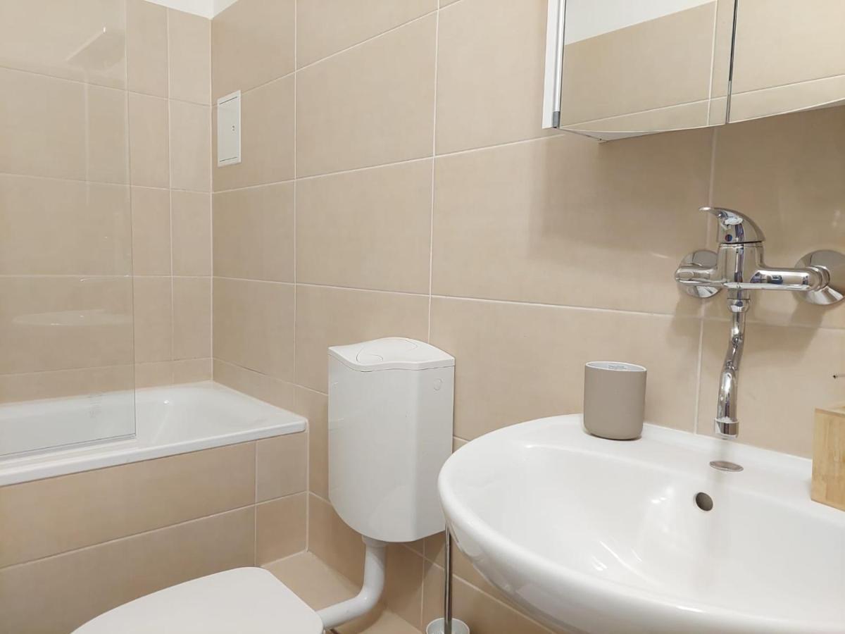 Balcony Apartment, 5 Min Walk To First District Viena Exterior foto